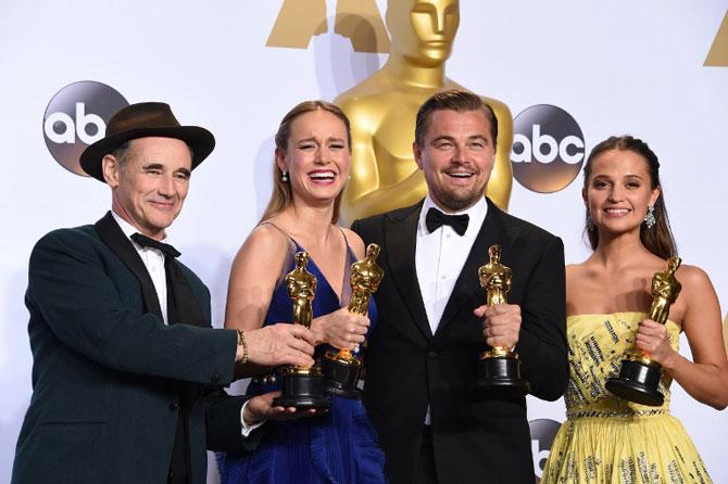 (L-R) Best Supporting Actor Mark Rylance, Best Actress Brie Larson, Best Actor Leonardo DiCaprio and Best Supporting Actress Alicia Vikander pose with their Oscar in the press room during the 88th Oscars in Hollywood on February 28, 2016