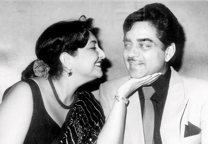 Tabassum with Shatrughan Sinha. Her personal rapport with the stars managed to get them on her show and reveal lesser known facts 