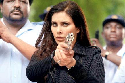 When Lisa Ray was given real guns for action scenes in 'Ishq Forever'