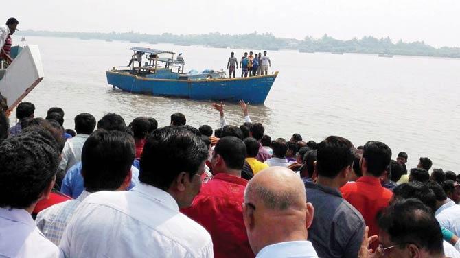 Locals and disaster management professionals immediately rushed to help the passengers near Naigaon Jetty