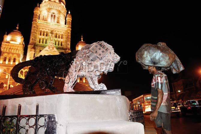 The Make in India lion at CST which uses the design of gears. Pic/Pradeep Dhivar