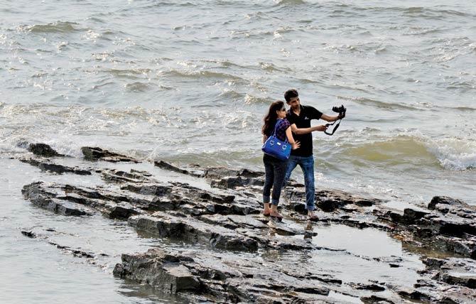 Clicking selfies at the beach has resulted in huge tragedies at times. Representational pic