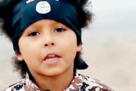 ISIS debuts 4-year-old executioner in new video