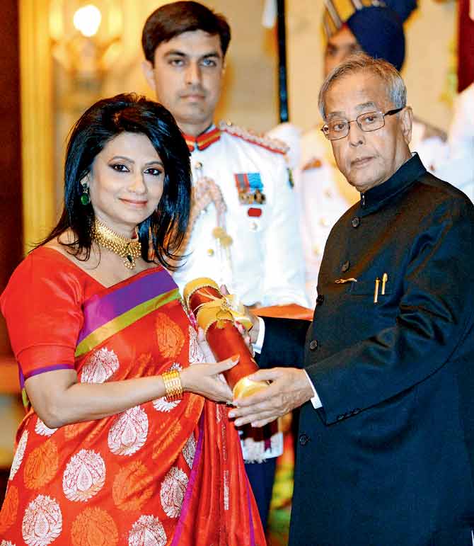 Pathy receiving the Padma Shree award from President Pranab Mukherjee at The Presidential Palace in New Delhi on April 5, 2013. PIC/AFP