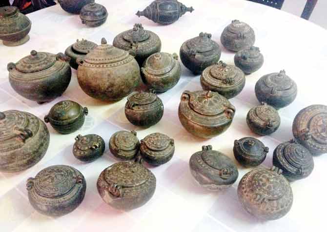 The collection of Chola coin pots put up on sale by Kochi resident Vishal Stephen priced at Rs 12,000
