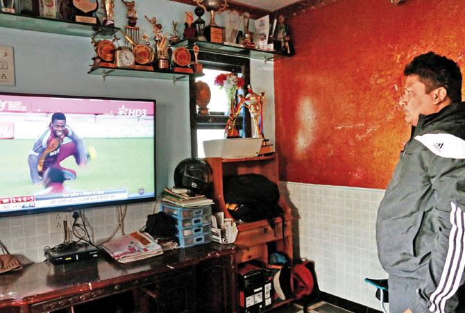 Sarfaraz Khan’s father Naushad is glued to the TV at his Kurla residence as West Indies beat India to win U-19 World Cup. PIC/Swarali Purohit
