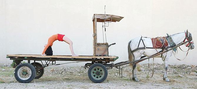 The Mute, a single sequence video, by Israeli filmmaker Hilla Ben Ari