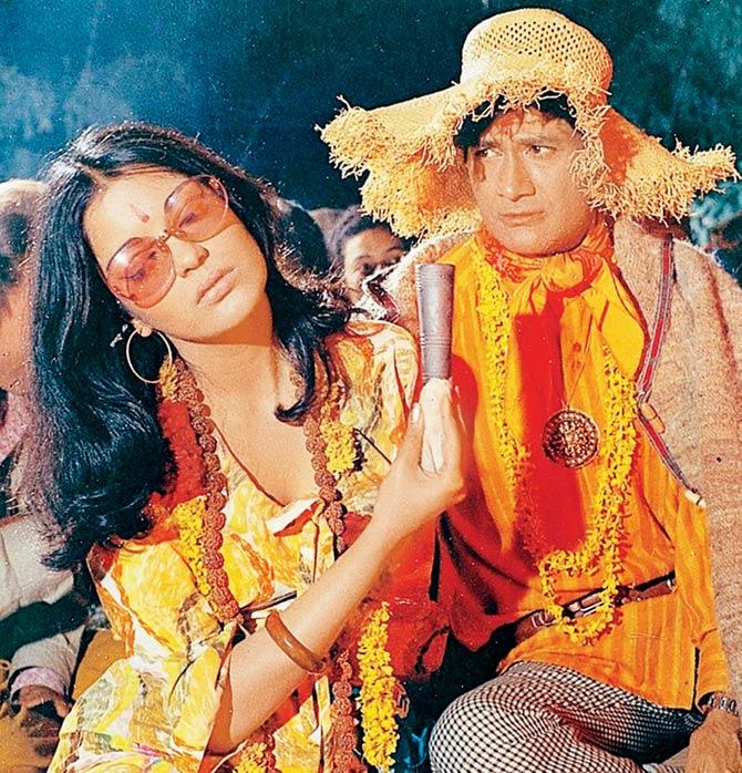 Zeenat Aman and Dev Anand in Hare Rama Hare Krishna (1971)