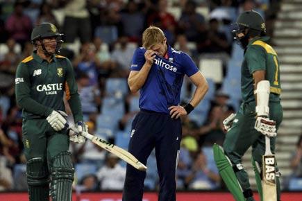 Tons from de Kock, Amla help South Africa chase down England's score