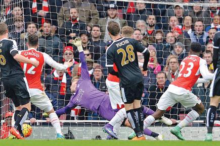 EPL: Danny Welbeck goal helps Arsenal beat toppers Leicester City