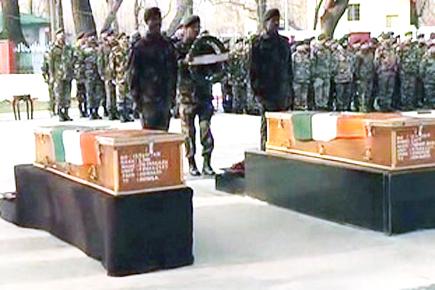 Wreath laying ceremony of Pampore martyrs held in J&K