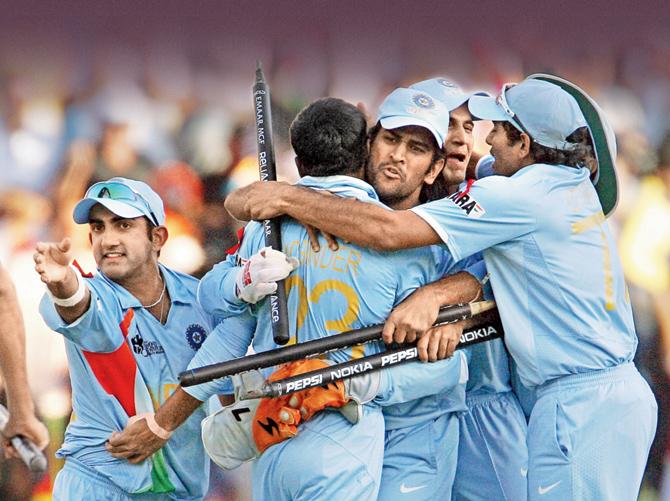 The Indian team celebrates winning the inaugural ICC World Twenty20 championship at Johannesburg’s Wanderers Stadium on September 24, 2007. India won the event after beating arch-rivals Pakistan by five runs in the final. PIC/AFP  
