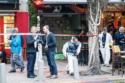 Tel Aviv pub attack: Hunt for gunman on