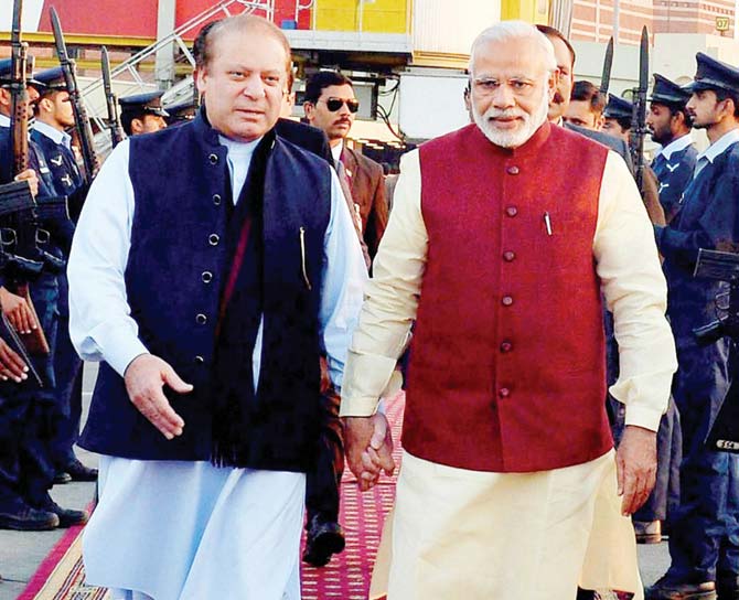 There are indications that Indian intelligence agencies got a hint of the impending Pathankot on December 25, even as PM Modi paid a surprise and historic visit to Pakistan PM Nawaz Sharif in Lahore. Pic/PTI