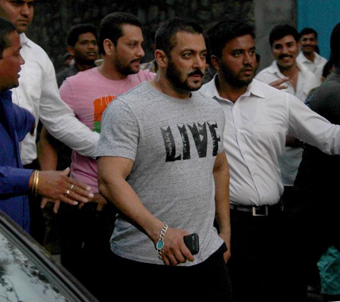 Salman Khan walks from Hard Rock Cafe to Yash Raj Studios in Andheri, Mumbai. All pics/Yogen Shah