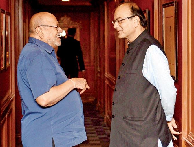 The Union Minister for Finance, Corporate Affairs and Information and Broadcasting Arun Jaitley interacting with filmmaker Shyam Benegal after the meeting in Mumbai on Saturday. 