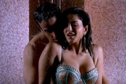 435px x 290px - Sunny Leone sizzles in 'Dekhega Raja Trailer' song from 'Mastizaade'