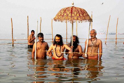 Lakhs take holy dip at Sangam, Haridwar on Makar Sankranti