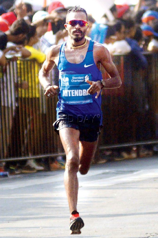Nitendra Singh Rawat sprints as he nears the finish line of the Mumbai Marathon yesterday. Pic/Bipin Kokate