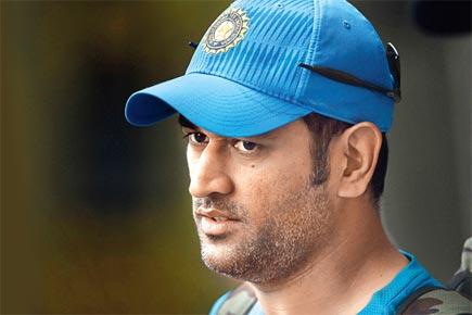 Mahendra Singh Dhoni calls for respect for armed forces