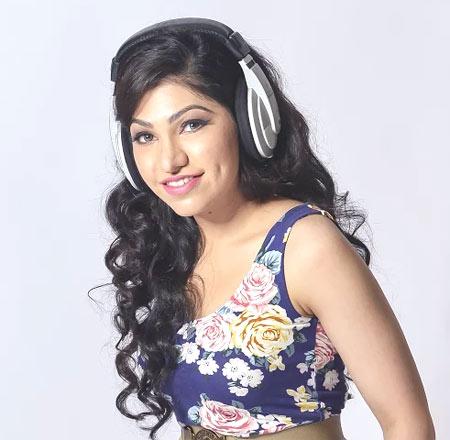 450px x 440px - Tulsi Kumar: Live shows give me a big thrill