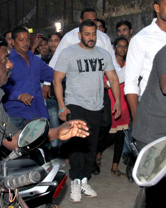 Salman Khan was seen sporting a grey T-shirt and black pants paired with white sneakers.