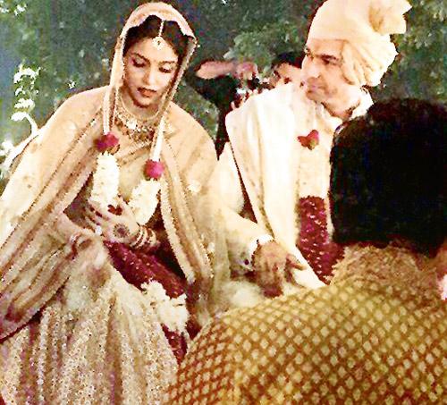  Asin and Rahul Sharma during the Hindu wedding ceremony