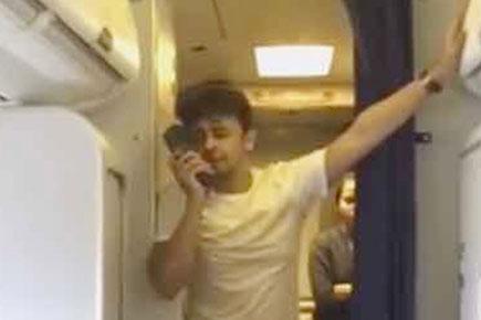 Watch! Sonu Nigam surprises flight passengers with impromptu gig