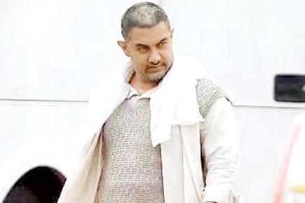 Aamir Khan feels the chill in Delhi