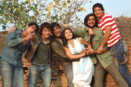 'Rang De Basanti' stars have emotional 'masti' on 'Pathshala' song