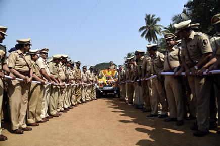Mumbai Police gives grand farewell to outgoing Commissioner Ahmad Javed