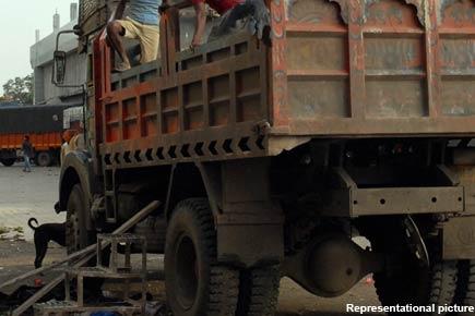 Shocking! Elderly man taken to hospital in garbage truck in Shirdi, dies
