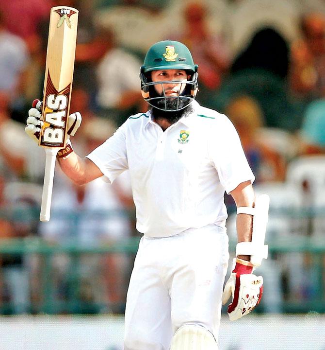 SA skipper Hashim Amla raises his bat after scoring  150 against England. Pic/Getty Images