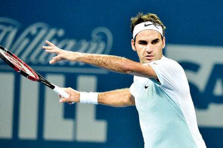 Roger Federer breezes past German qualifier