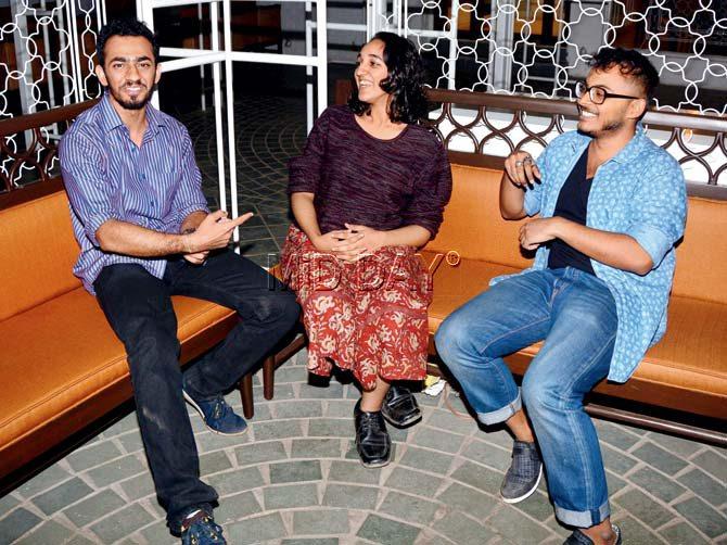 Actors Suhas Chatkara and Manvi Ranghar with Mirror Merchants’ founder Arnesh Ghose. PIC/Sayyed Sameer Abedi