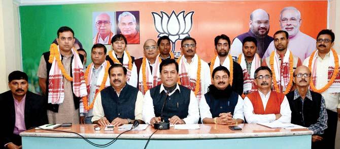 BJP members are felicitated on January 7, after being released on bail from jail for leading attacking Congressmen at the party headquarters, Rajiv Bhawan on December 28. Pic/PTI
