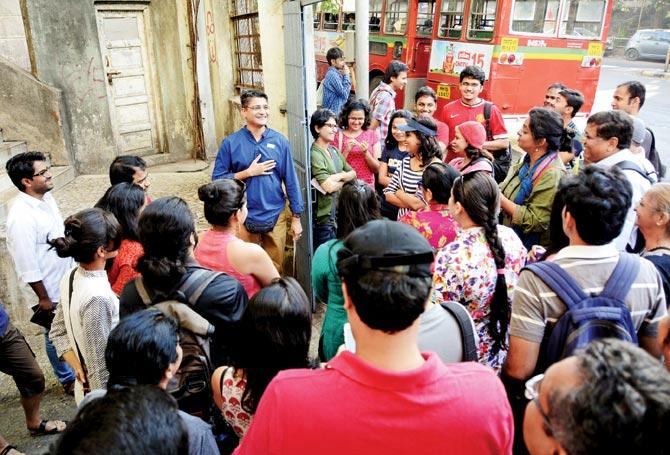 Tour organiser, Bharat Gothoskar, speaks to the  50-odd participants at Walkeshwar bus depot 