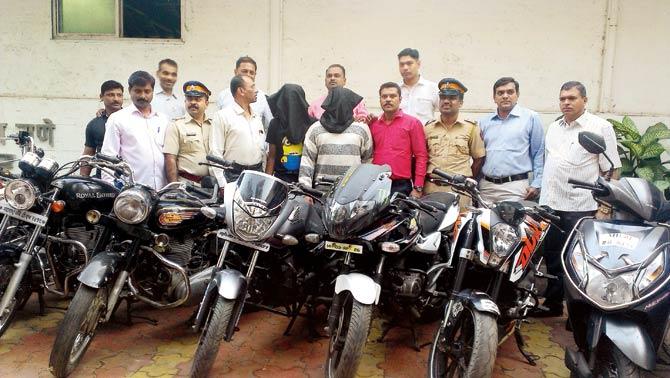The police with the arrested accused, Ansari and Sayyed, and the two wheelers they recovered from them