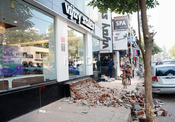 The steps outside Vijay Sales, which were encroaching on the footpath, were also demolished