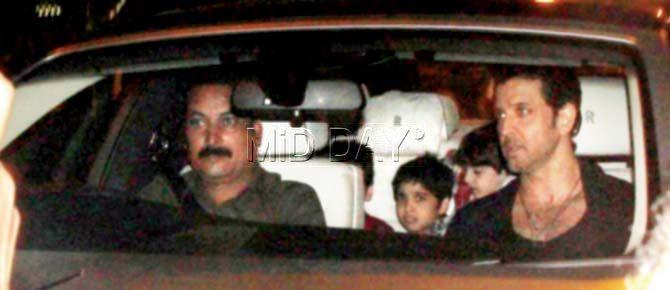 Hrithik Roshan and his kids arrive at Four Seasons, Worli for his birthday bash, which went on into the wee hours of the next day