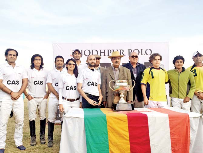 Members of the winning team, Rina Shah and former Maharaja of Jodhpur Gaj Singh