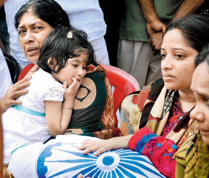 Pathankot martyr Lt Col Niranjan’s wife and daughter during his final rites in Palakkad, Kerala on Tuesday. 