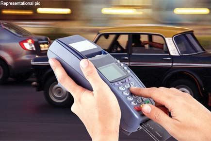 Mumbai traffic cops to stop accepting fines by cash from January 12
