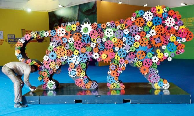 An installation of the ‘Make In India’ logo at the 35th India International Trade fair in New Delhi last year. Pic/AFP