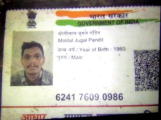 Navghar cops identified the decomposed body of Motilal Pandit based on the Aadhaar card they recovered from him. Pic/Hanif Patel