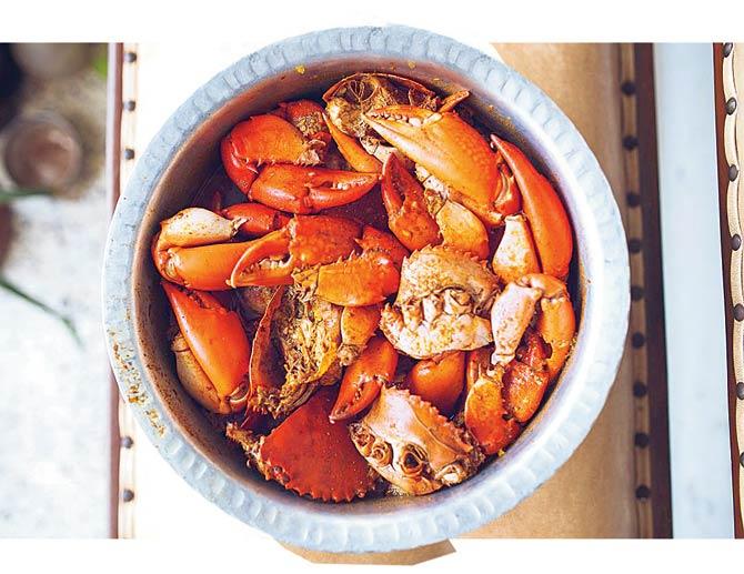 Chimbori Cha Khad Khadle derives its name from the crackling noise of crabs when added to a pan