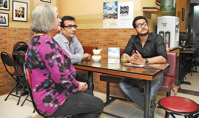 Tapan Roychowdhury (left) with Bengali actor Parambrata Chatterjee who featured in Kahani at Calcutta Club