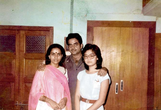 From left) Reena Roy and Shatrughan Sinha with Annie Chen.