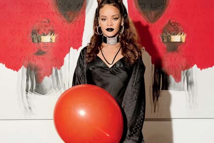 Rihanna's album Anti hits 1 million downloads