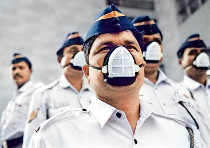 A file pic of traffic policemen wearing masks distributed by an NGO. Many attempts were made to encourage cops to wear masks to protect them from air pollution, but the idea has not found traction with the cops